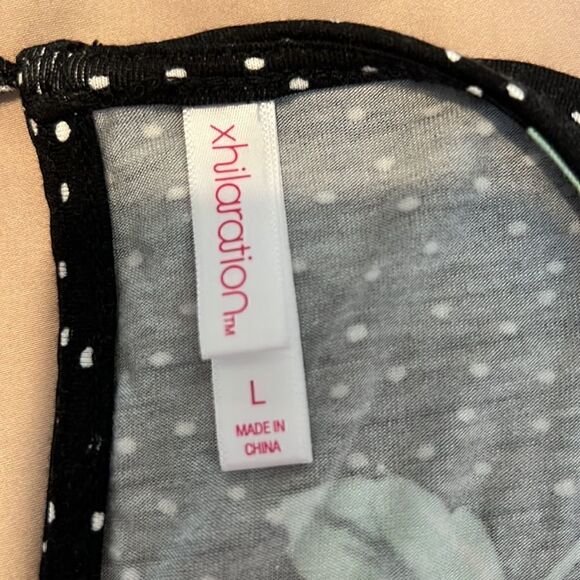 Xhilaration szL short romper cute flowers neck details pockets keyhole back EUC - Picture 11 of 14